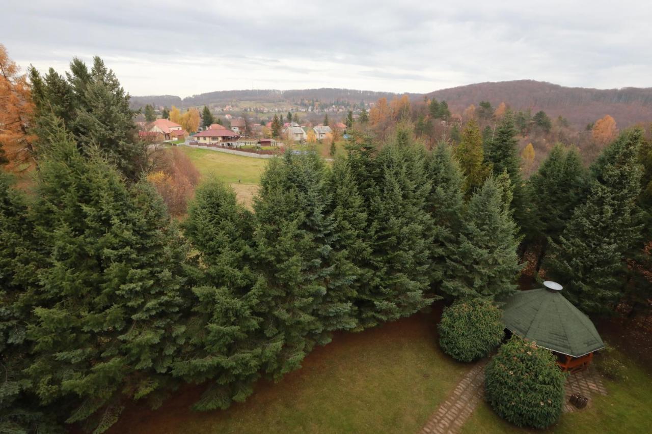 Geopark Vendeghaz Hotel Bukkszentkereszt Buitenkant foto